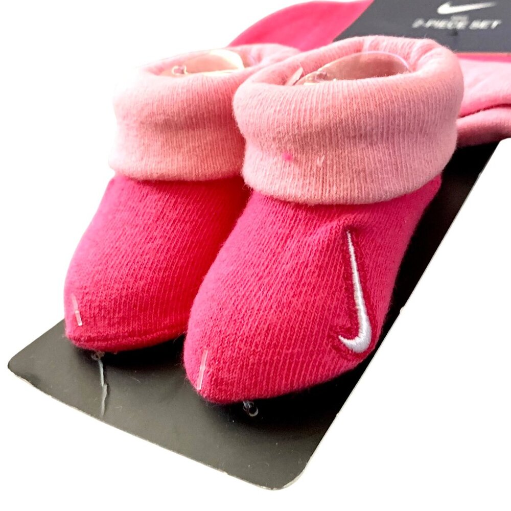 Nike Baby Girls 2 PC Set Size 0-6 Mos Swoosh Hat Booties Hyper Pink Gift Shower - Picture 3 of 9